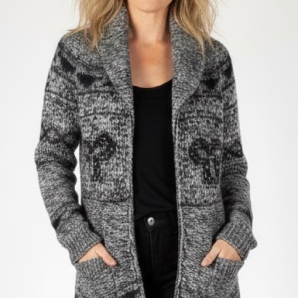 Wool Aritzia TNA Sea to Sky Cowichan Cardigan Grey Button Shawl Trillium Sweater